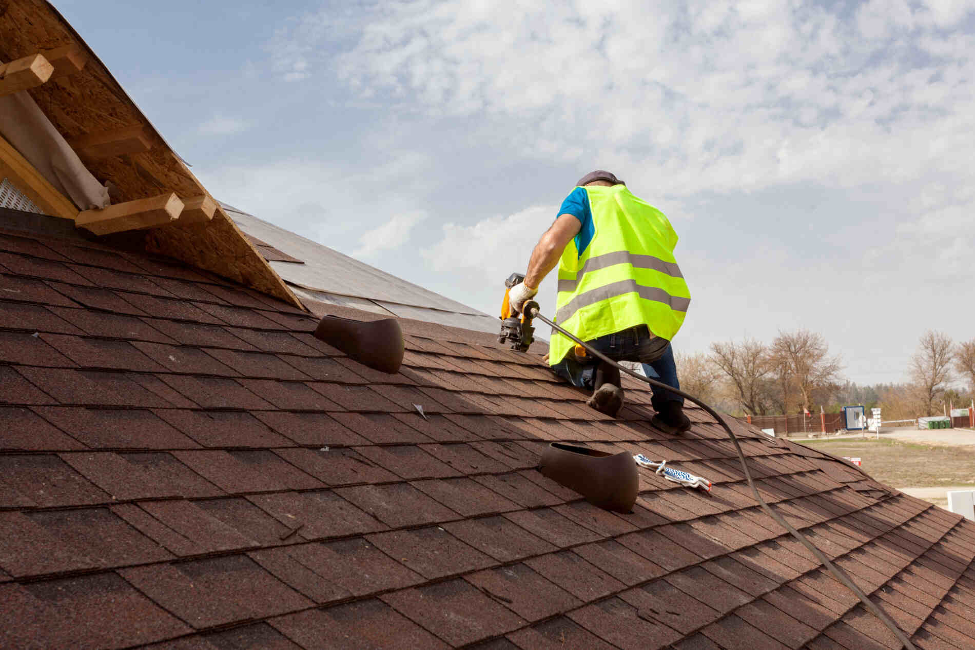 How to Prepare Your Home for a Visit from Roofing Contractors